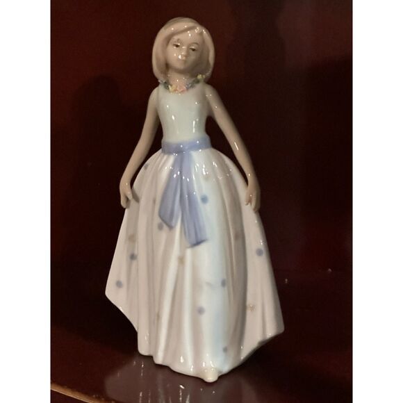 Cottage Style Ceramic Porcelain Figurine 8" Pastel Polka Dot Dress Floral Collar - Picture 2 of 9
